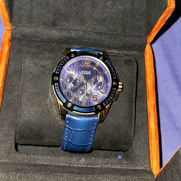 Beautiful Guess Watch - Picture 2 of 6